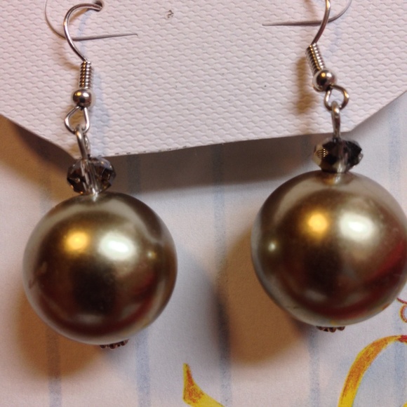 Pearl In A Metallic Brown Tone Drop Earrings - Picture 2 of 8